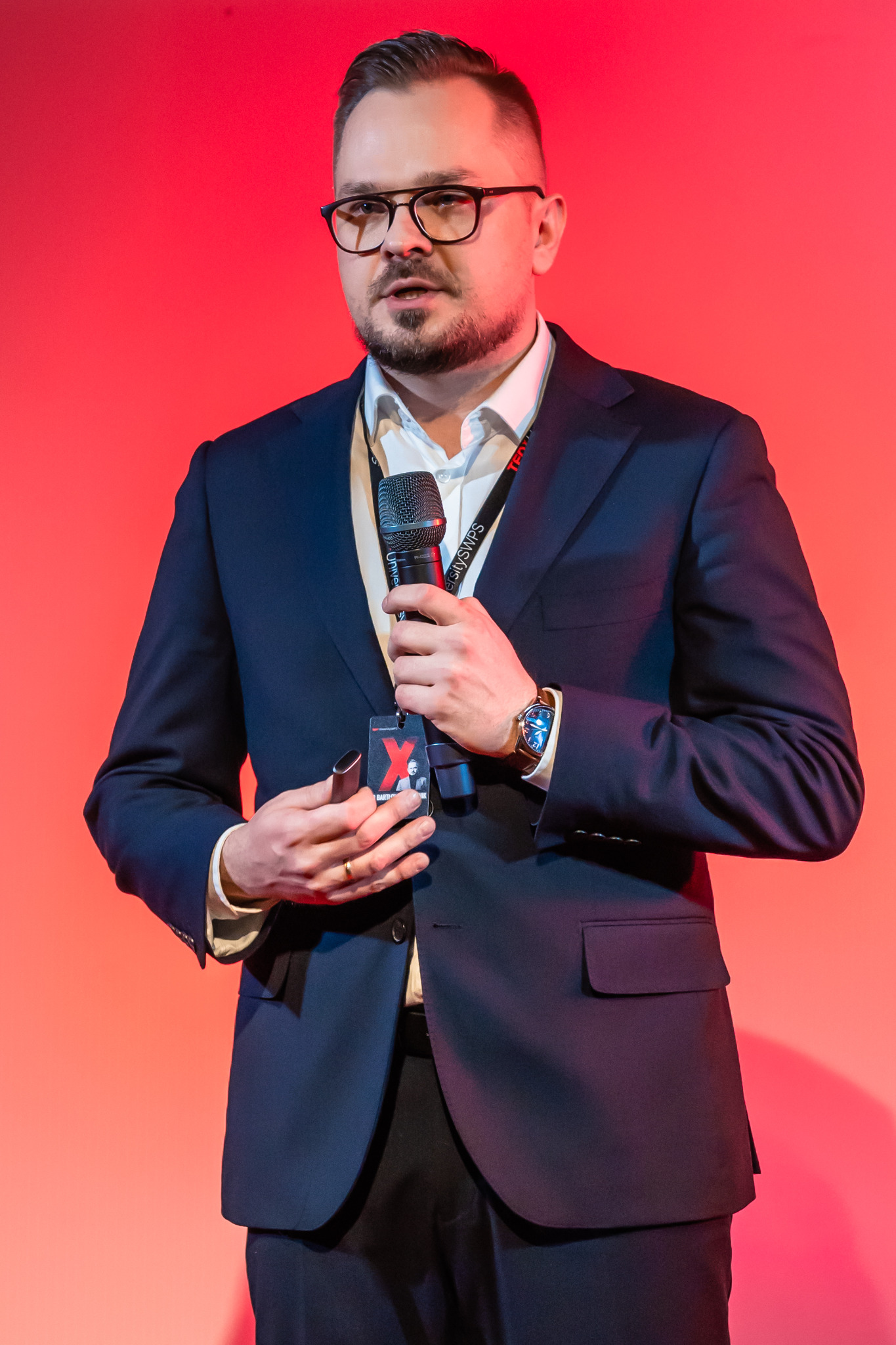 Dr Bartłomiej Machnik na scenie TEDx