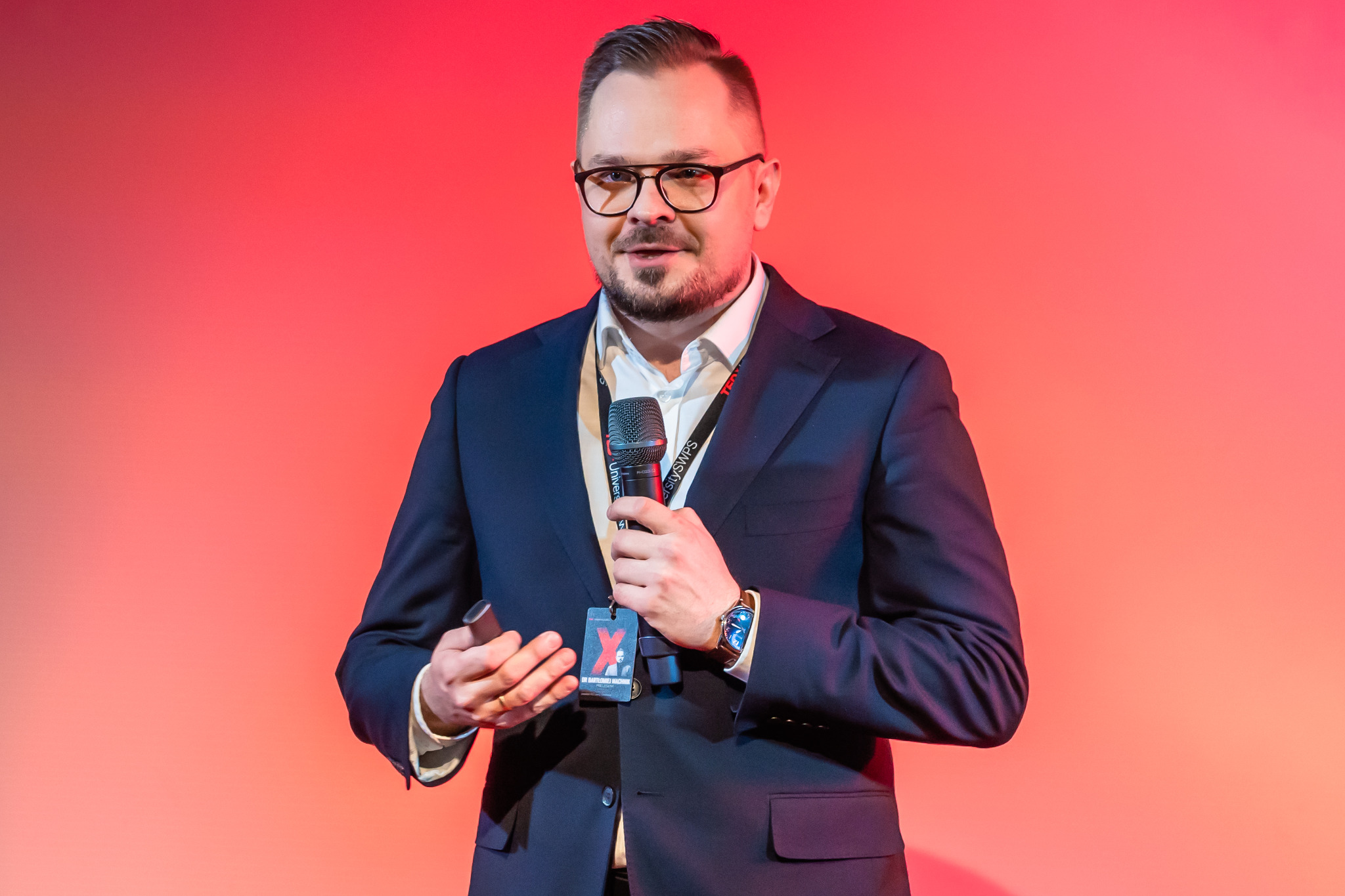 Dr Bartłomiej Machnik podczas prezentacji